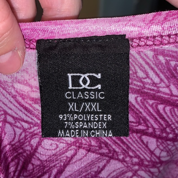 DC Classic Las Vegas Short Sleeve Scalloped V-Neck Pink Glitter Blouse - Picture 9 of 9